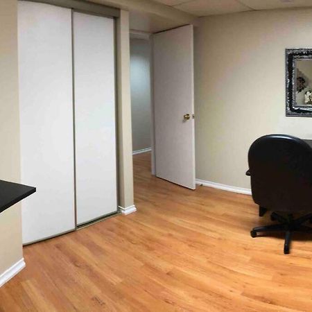 Basement Apartment In Richmond Hill Bagian luar foto