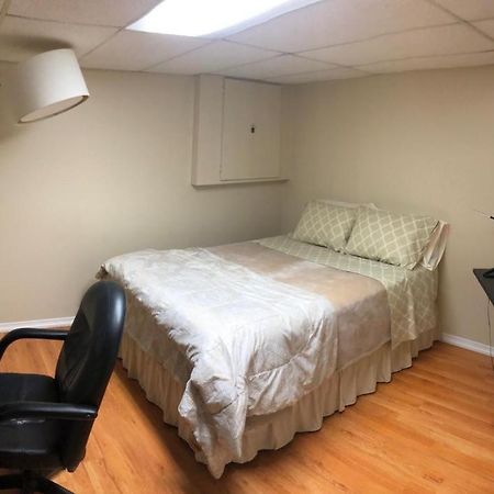 Basement Apartment In Richmond Hill Bagian luar foto