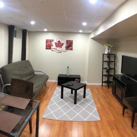 Basement Apartment In Richmond Hill Bagian luar foto